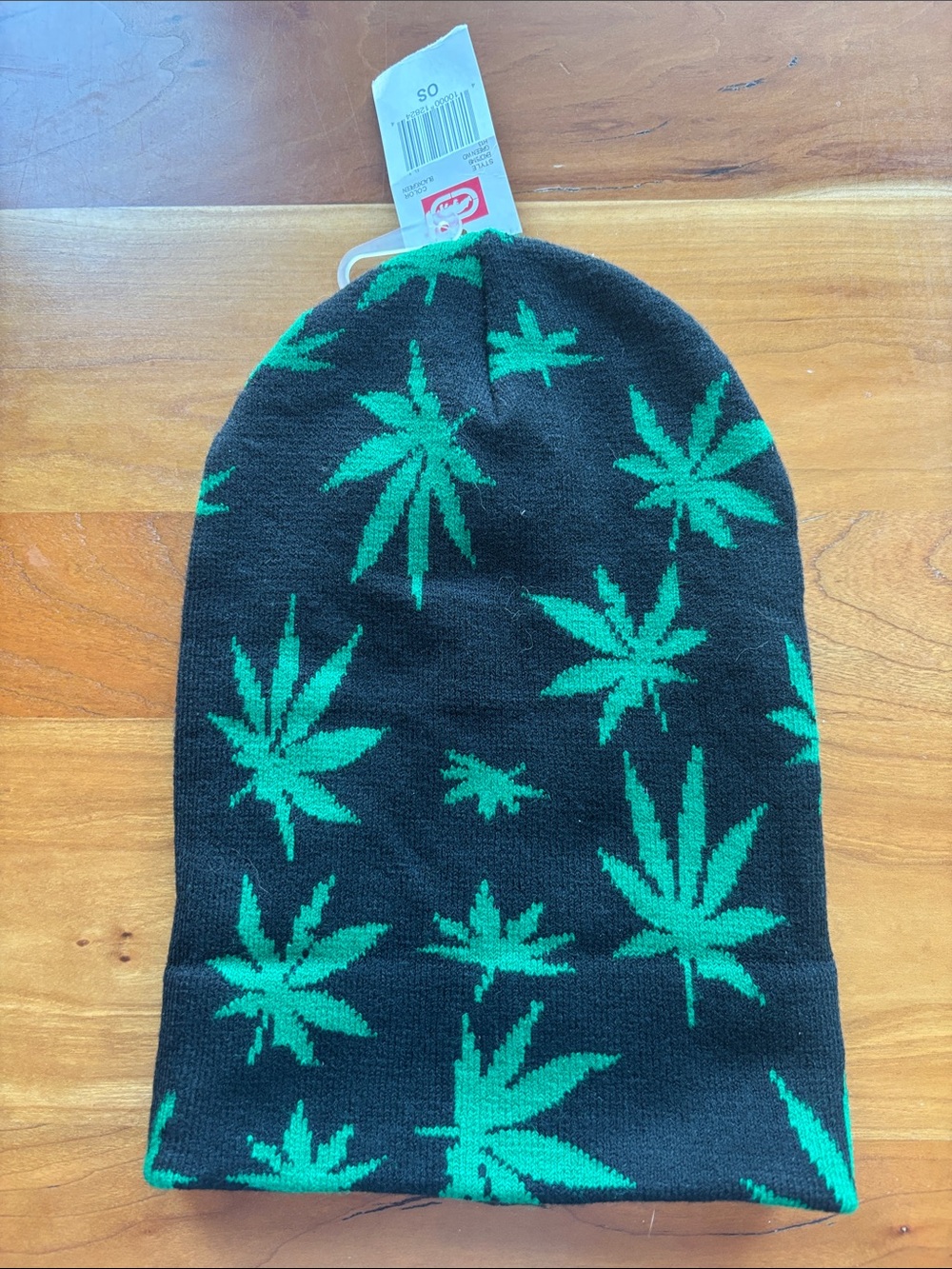 Ecko Unlimited Black Beanie with Green Leaf Pattern - Picture 5 of 5